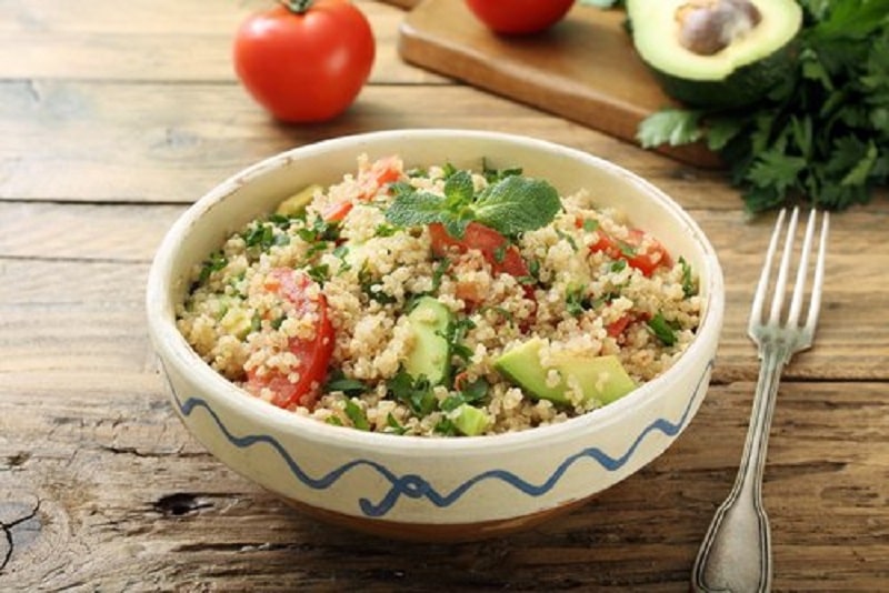 ensalada-quinoa-tomate