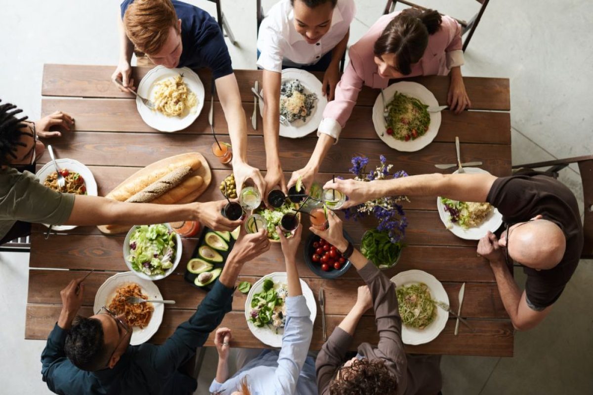 personas-comiendo-saludable