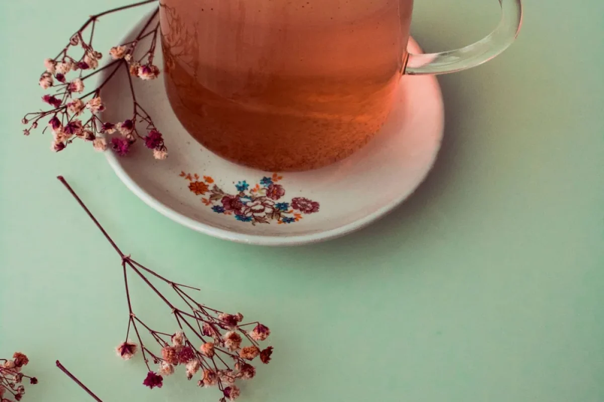 Taza de infusión con flores secas